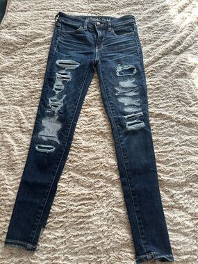 American Eagle Outfitters Women's Ripped Skinny Jeans in Dark Blue Wash